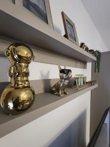 Warm 2BR in Heart of City, Walk to Shops & Cafés