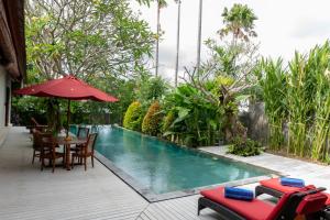 Luxurious Room 2 EC Villa By Micky Studio