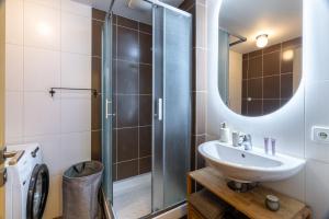 Designer Prague Studio in a Vibrant Neighborhood