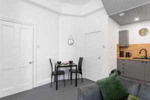 Sleek Canalside Stay in Edinburgh