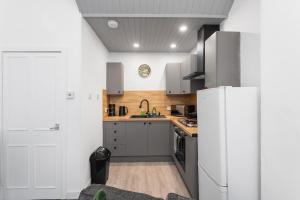 Sleek Canalside Stay in Edinburgh