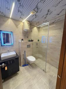 Bodhi Tree - Luxurious 1B Apartment near Hindon Airport