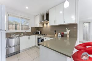 Spacious 3 Beds House with Parking in Fairfield
