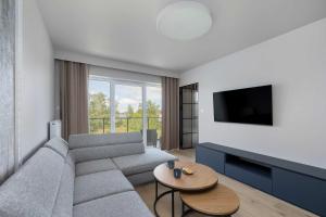 Bright Apartment Spadochroniarzy in Dziwnów with Parking & Pool by Noclegi Renters