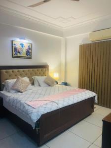 Luxury Room, Sector 137 Noida