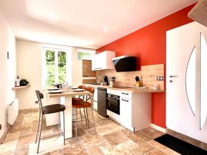 Maisons de vacances Maison avec jacuzzi - Village paisible Sacy - LES NARCISSES : photos des chambres
