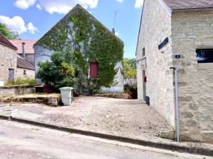 Maisons de vacances Maison avec jacuzzi - Village paisible Sacy - LES NARCISSES : photos des chambres