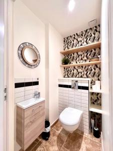 Maisons de vacances Maison avec jacuzzi - Village paisible Sacy - LES NARCISSES : photos des chambres