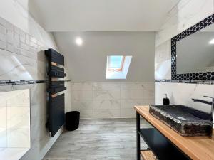 Maisons de vacances Maison avec jacuzzi - Village paisible Sacy - LES NARCISSES : photos des chambres
