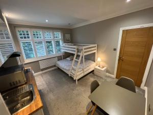 Studio 1 Golden Manor