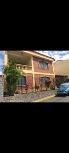 Casa ampla no centro de Aparecida com piscina e garagem