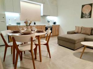 Mariannas Bright & Modern House