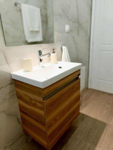 Mariannas Bright & Modern House