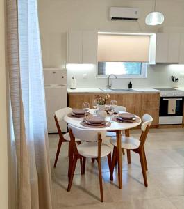 Mariannas Bright & Modern House