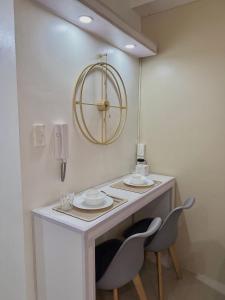 Cozy Condo Staycation with Balcony near Mall of Asia