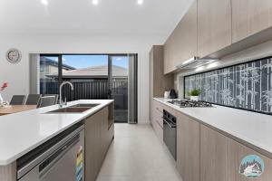 Aircabin - Cobbitty Spacious 4BR with 2 Baths