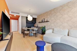 SkyPark Apartment with City Views Free Parking