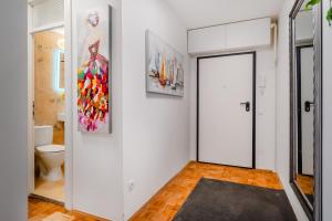 The Green Corner Apartment With Balcony - Happy Rentals