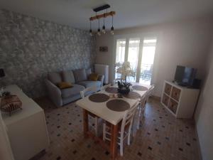 Maisons de vacances Le jardin aux iris : Maison 3 Chambres
