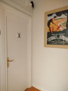 Hotels Le Crist'Al, hotel et restaurant, partiellement climatise, en front de mer et centre ville : photos des chambres