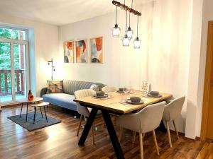 Family friendly - Central - free private parking, JURA Coffeemaschine, Smart TV, WIFI, heated floor