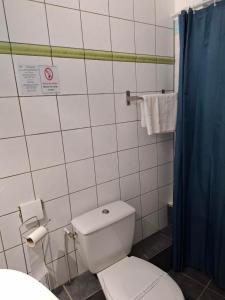 Hotels Le Crist'Al, hotel et restaurant, partiellement climatise, en front de mer et centre ville : photos des chambres