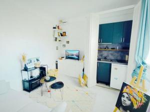 Sweet modern cocoon down Montmartre