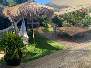 Maisons de vacances Maison ambiance cabane exotique climatisee piscine & spa 3 chambres 6 personnes : photos des chambres