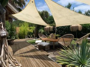 Maisons de vacances Maison ambiance cabane exotique climatisee piscine & spa 3 chambres 6 personnes : photos des chambres