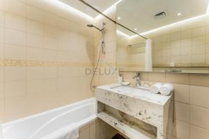 Short Walk to Marina Mall, Marina Walk and JBR Beach, Stunning Marina Views - Bay Central 2, Dubai Marina by Deluxe Holiday Homes
