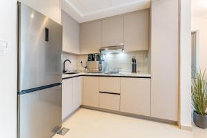 Short Walk to Marina Mall, Marina Walk and JBR Beach, Stunning Marina Views - Bay Central 2, Dubai Marina by Deluxe Holiday Homes