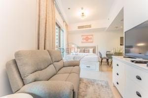 Short Walk to Marina Mall, Marina Walk and JBR Beach, Stunning Marina Views - Bay Central 2, Dubai Marina by Deluxe Holiday Homes