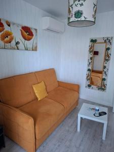 Hotels Le Crist'Al, hotel et restaurant, partiellement climatise, en front de mer et centre ville : photos des chambres