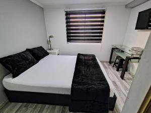 casa entera con estacionamiento