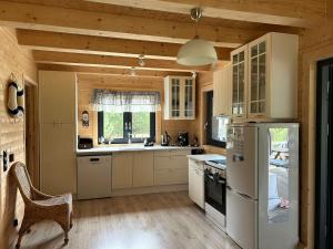 Młyńska Chata - drewniany, całoroczny dom w sosnowym lesie