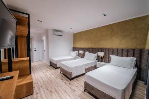 Triple Room with Sea View room in Hotel Edva