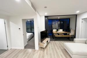 Cloud9 CITY VIEW large resort style apartment