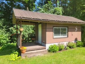Bungalow with Garden View room in White House