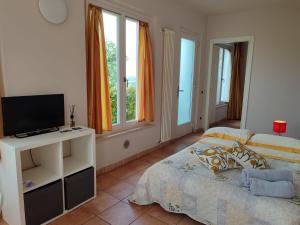 Apartment with Lake View