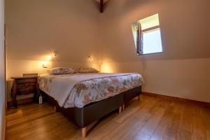 Maisons de vacances Domaine des Grands Bois Privatise, 9 chambres, 18 personnes, salle de jeux, piscine panoramique privee et chauffee : photos des chambres