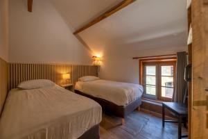 Maisons de vacances Domaine des Grands Bois Privatise, 9 chambres, 18 personnes, salle de jeux, piscine panoramique privee et chauffee : photos des chambres
