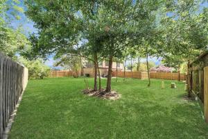 Luxury 4BR Katy Home Sleeps 10 with Game Room and Large Fenced Yard