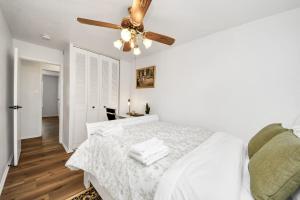 Luxury 4BR Katy Home Sleeps 10 with Game Room and Large Fenced Yard