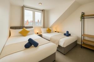 Space for groups, 10 mins from Queen St!