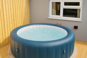 Large CityCentre Townhouse & Hot Tub, Pool Table and Offroad Parking