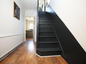 Homely ! Perfect for Contractors and Guests with Private off street parking