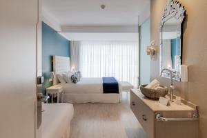 Superior Triple Room (3 Adults) with Balcony room in Hotel Planamar