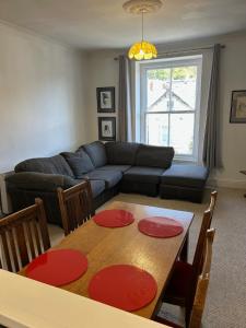 Apartment 4, Llewelyn Avenue