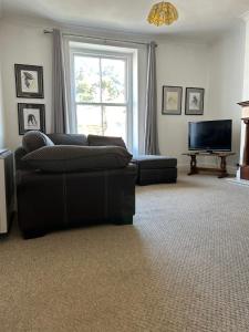 Apartment 4, Llewelyn Avenue