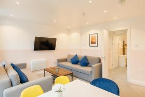 Duplex Apartment For Up to 13 Near City Centre